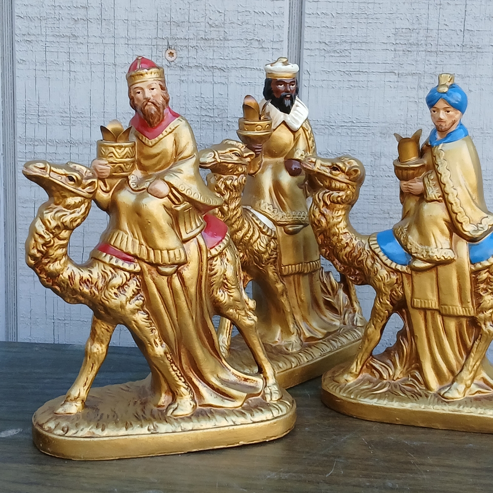 Gold and Blue Three Kings Candleholders Figurines - Picture 3 of 16